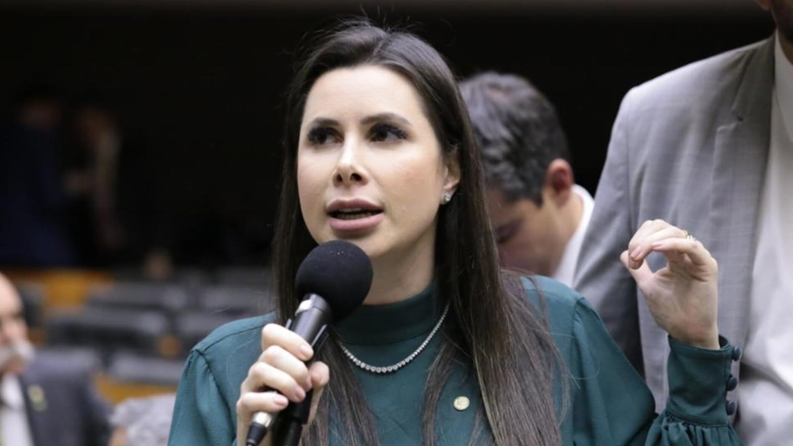 Deputada cobra impeachment de 4 ministros de Lula por violação constitucional