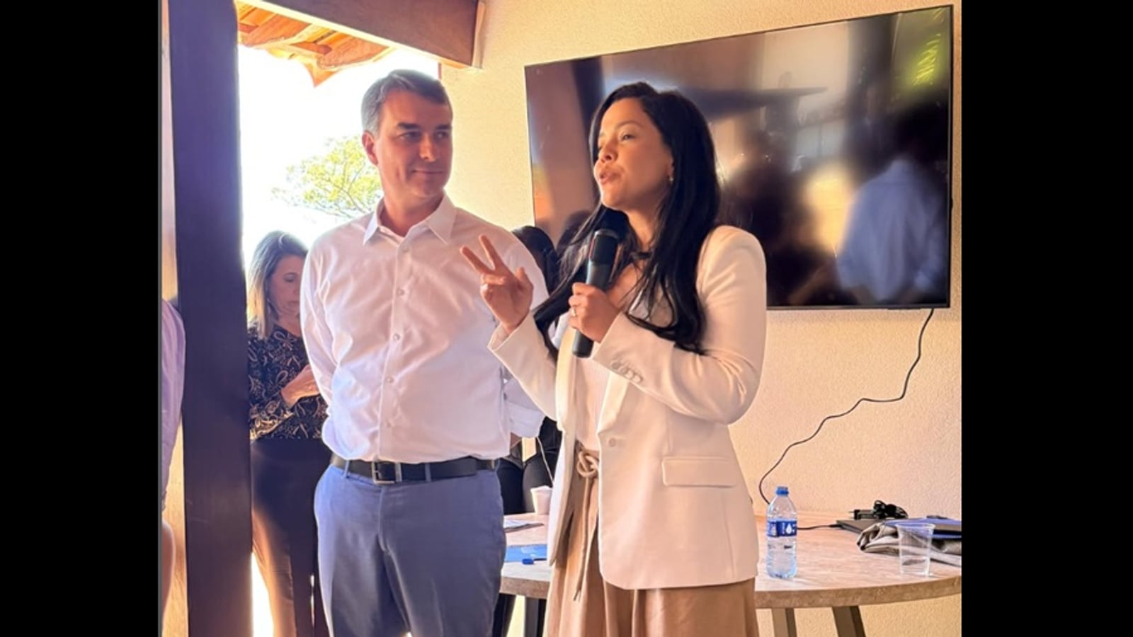 Liderança feminina do PL consolida apoio a Flávio como pré-candidato presidencial