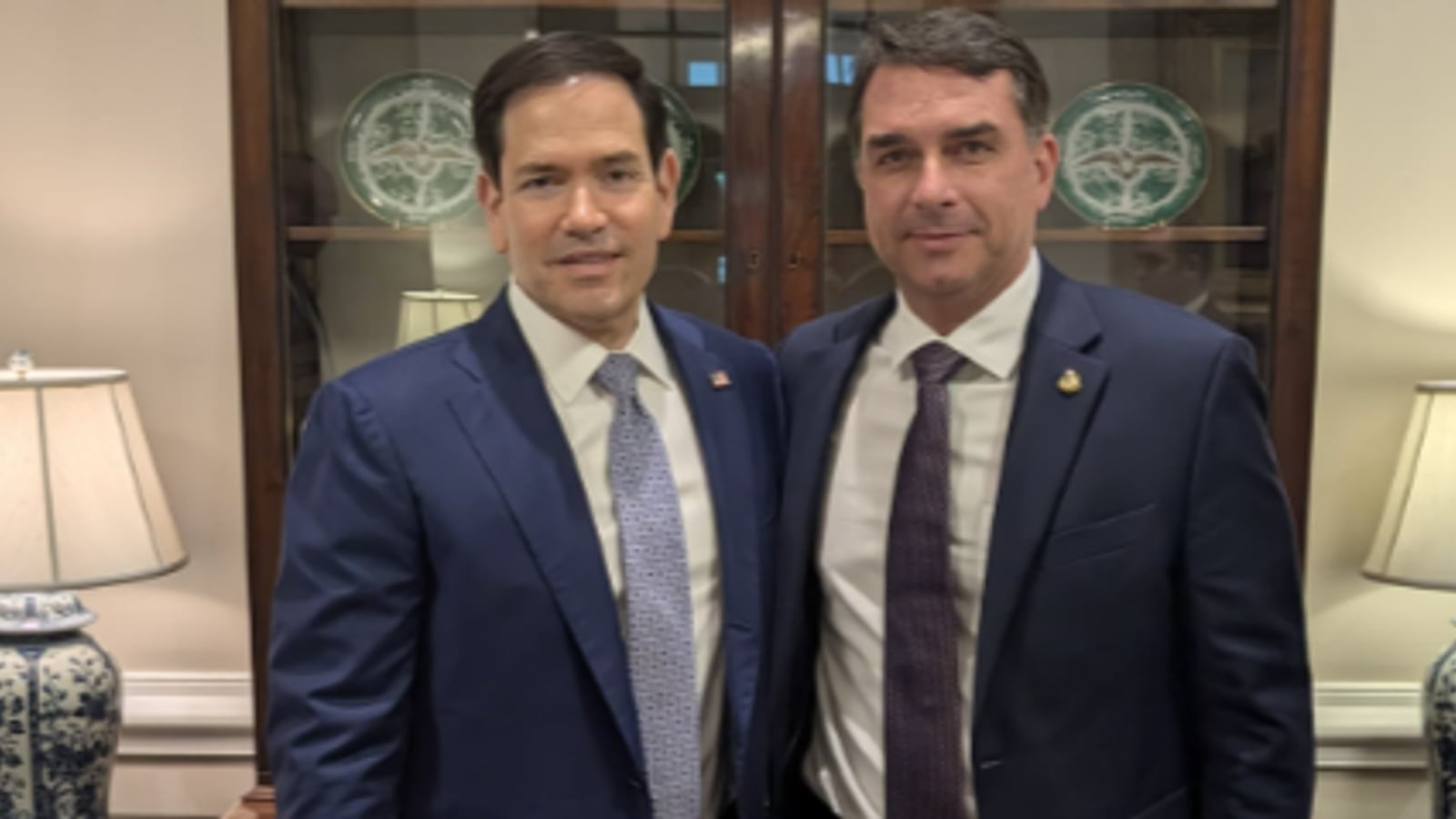 PT usa PGR para perseguir Flávio por correspondência legítima com secretário americano