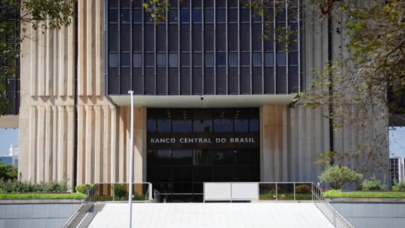 Inflação dispara para 5,09% em 2026; Focus revela descontrole econômico