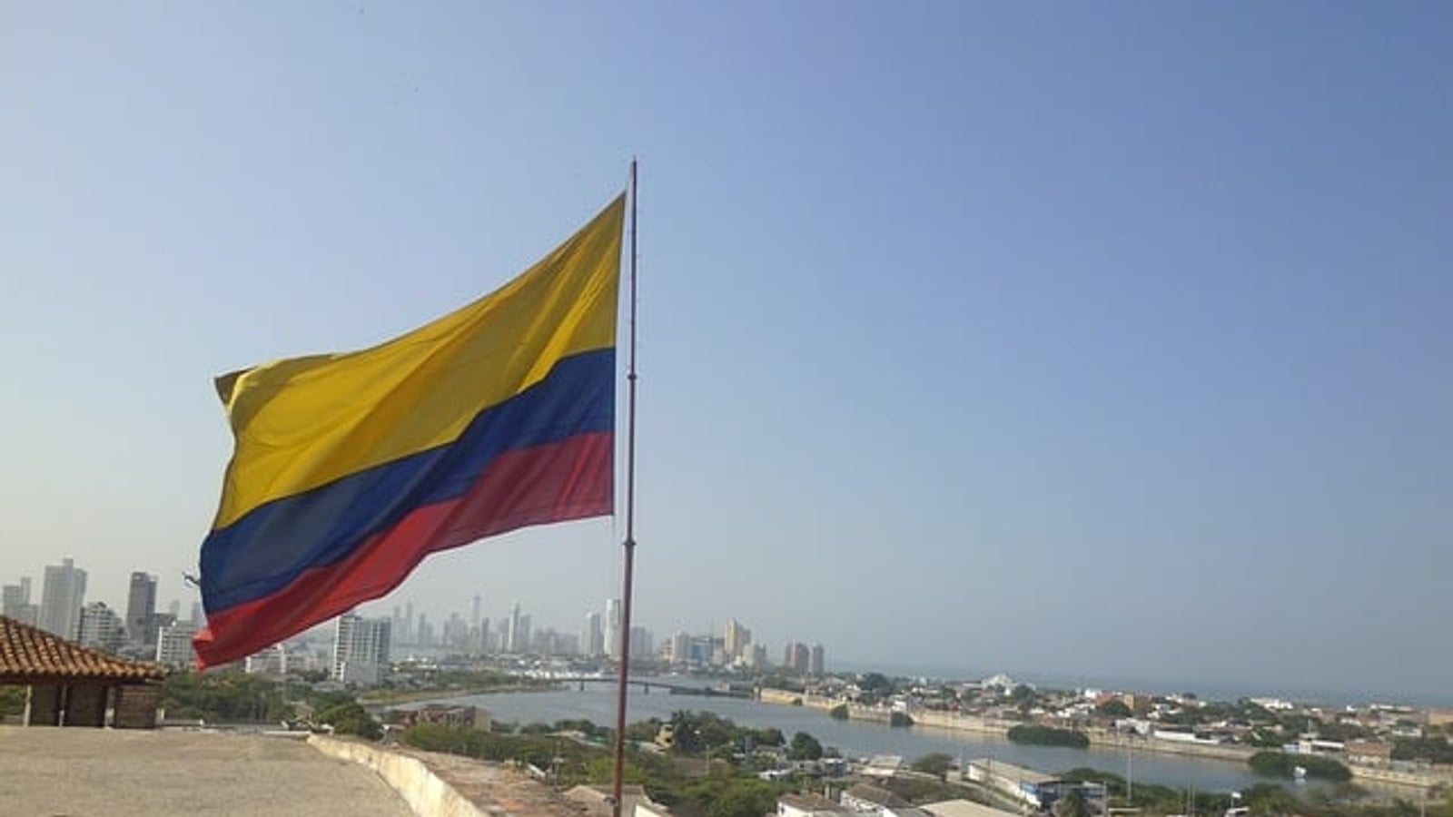 Esquerdista colombiano desiste de acusar fraude após não encontrar provas