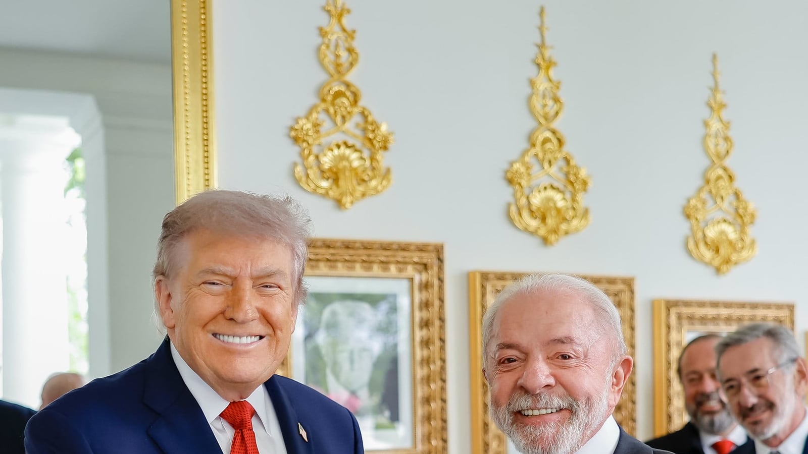 Trump ameaça Brasil com tarifa de 25% por práticas comerciais desleais